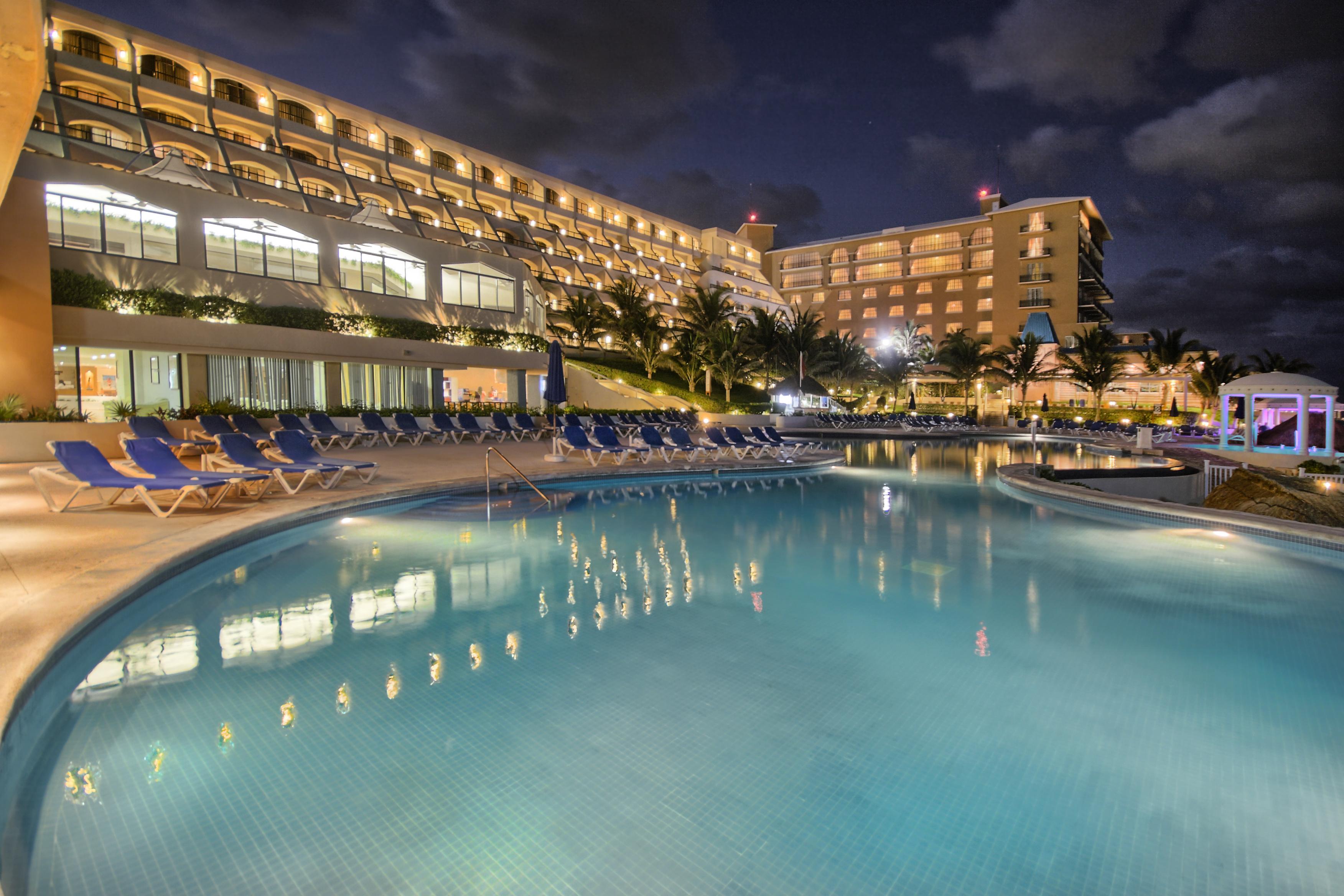 Golden Parnassus Resort & Spa (Adults Only) Канкун Экстерьер фото